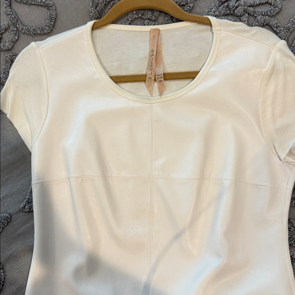 Bailey 44 leatherette top